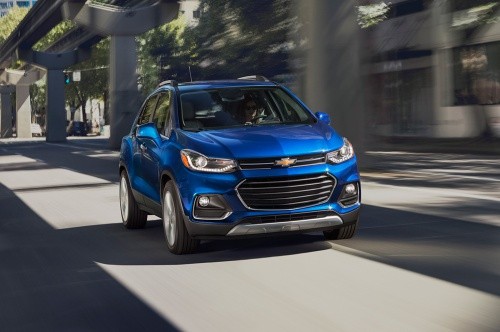 Chevrolet Trax là mẫu xe duy nhất của Mỹ sản xuất có trong danh sách này. Chiếc  xe SUV cỡ nhỏ này vừa được nâng cấp phiên bản hoàn toàn mới 2017 với nhiều tính năng an toàn hiện đại như: cảnh báo điểm mù tích hợp trên gương chiếu hậu, cảnh báo va chạm phía sau, duy trì làn đường.